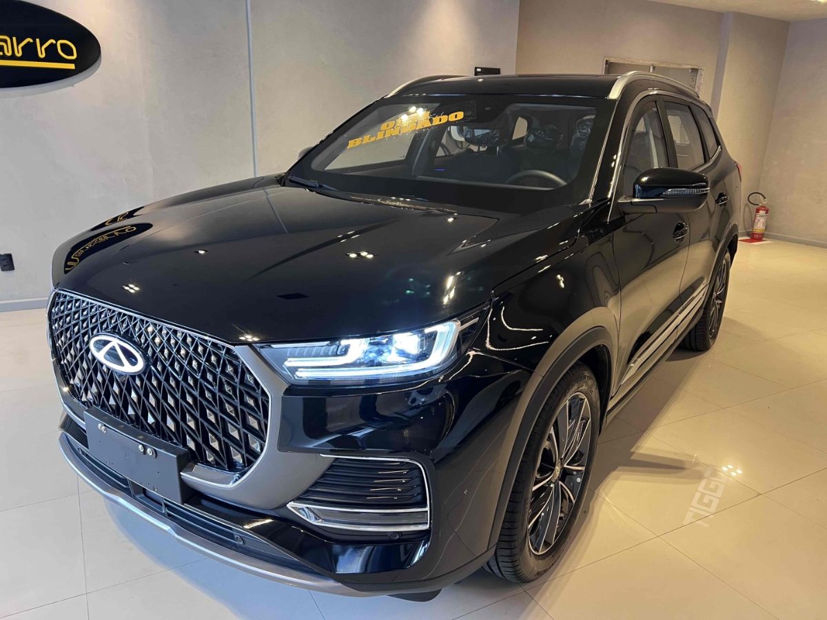 Chery Tiggo 8 Pro blindado preto no showroom da Maricarro